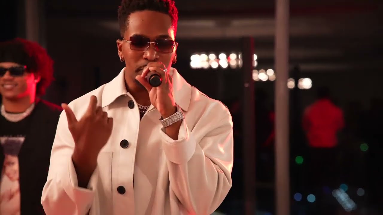 Heartwarming Anniversary Surprise: Husband Performs 'I'll Make Love to You' for His Wife 🎶