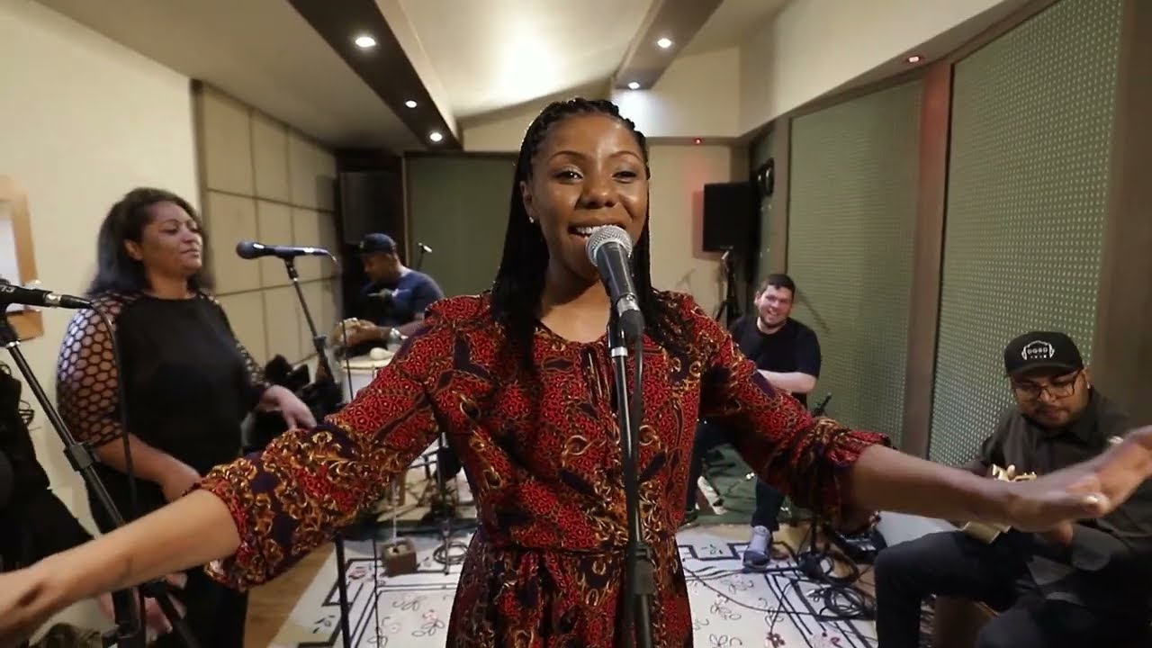 Elô Gonzaga - Poeira (Official Video) 🎶