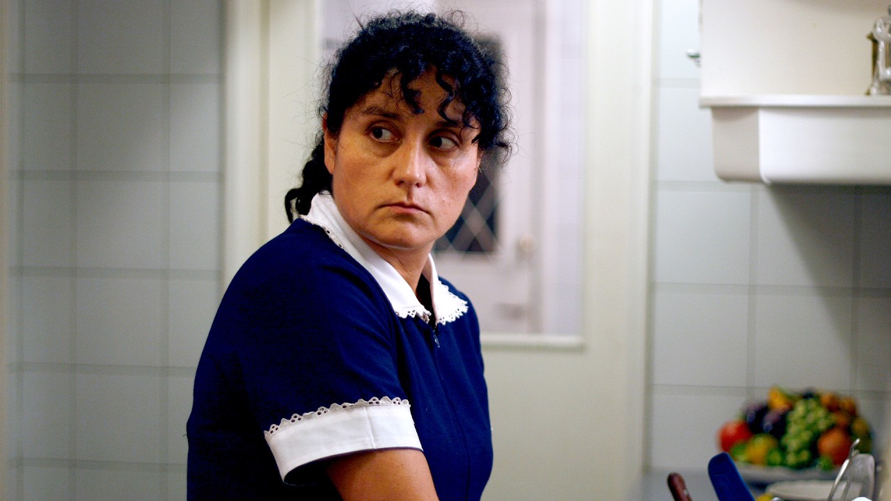 Служанка: Триллер и драма о тайнах и страхах