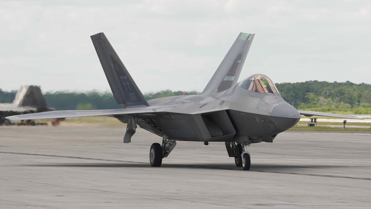 F-22 Raptor Demonstration with Flares at MCAS Cherry Point Air Show 2024