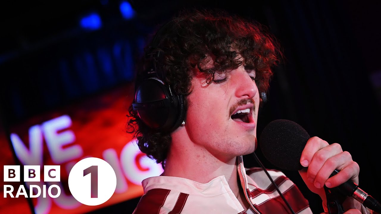 Benson Boone Performs Teddy Swims' 'Lose Control' in BBC Radio 1 Live Lounge