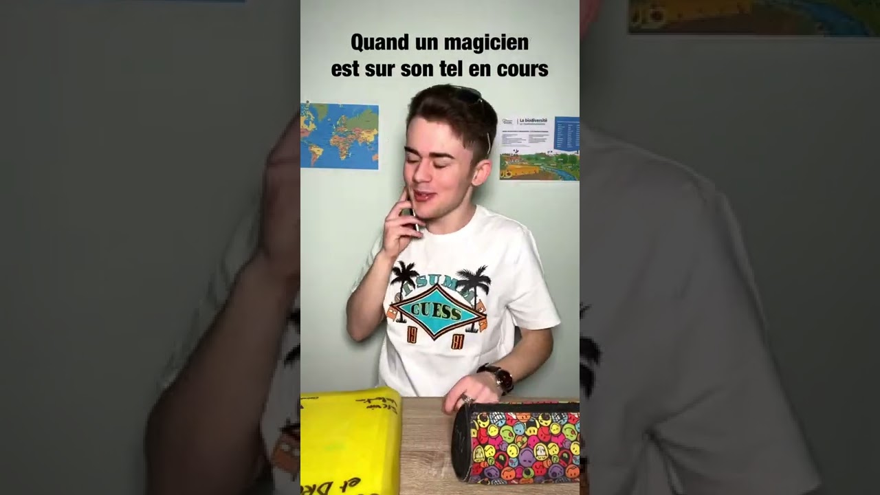 Astuce pour regarder votre téléphone en classe 📱