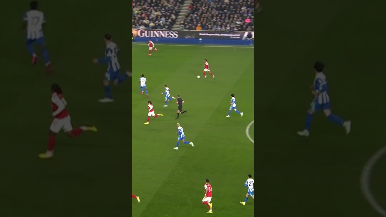 Saka Celebrates 300th Arsenal Match ⚽