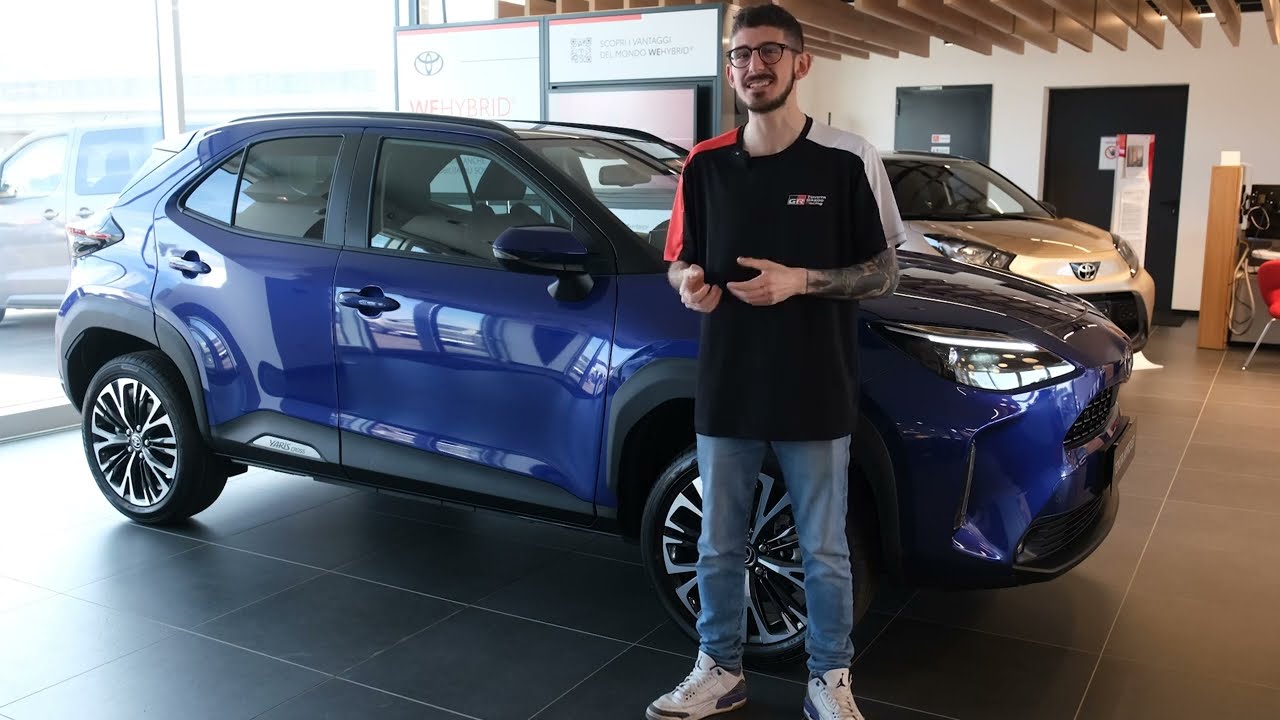 Toyota Yaris Cross 2025: Il SUV Ibrido Urbano 🚗