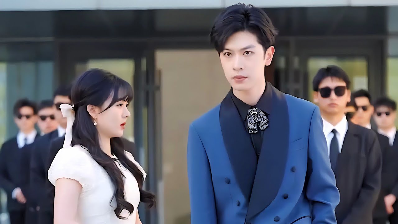 دراما الشارع: لقاء غير متوقع مع حبيبها الغني وتحوله إلى خادمة 🥀