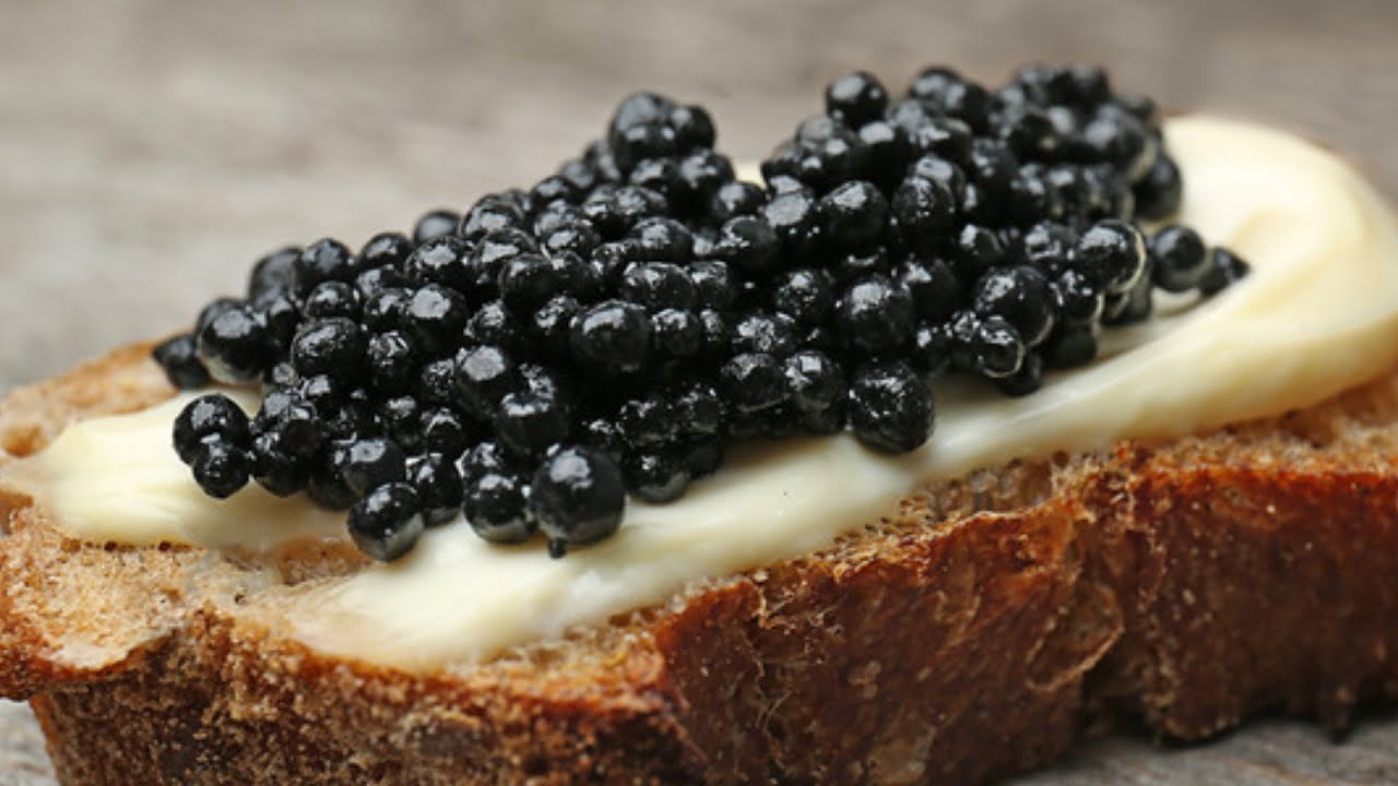 Discover the True Taste of Caviar: Decadence and Nuance Unveiled 🥂