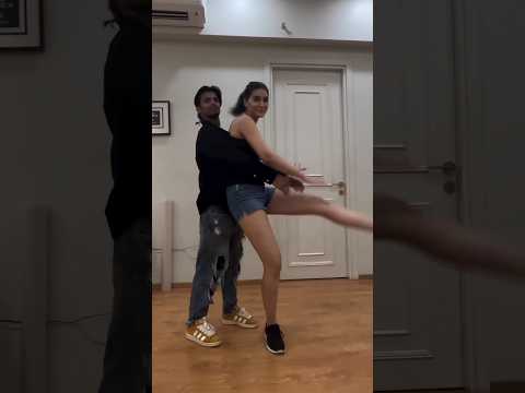 Throwback to when #kritisanon grooved on her superhit song #shorts #bollywood #actress