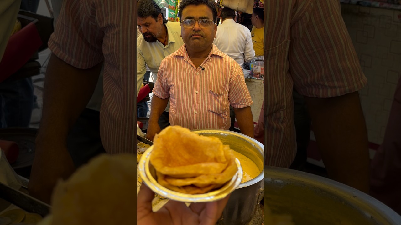 विनोद कचौरी वाले ने बिना पैसे लिए सब्ज़ी की कड़ी दी! 🍽️ #shorts