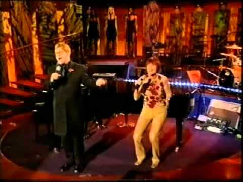 Elton John & Kiki Dee Perform 'Don't Do Breaking My Heart' Live on Parkinson 2000