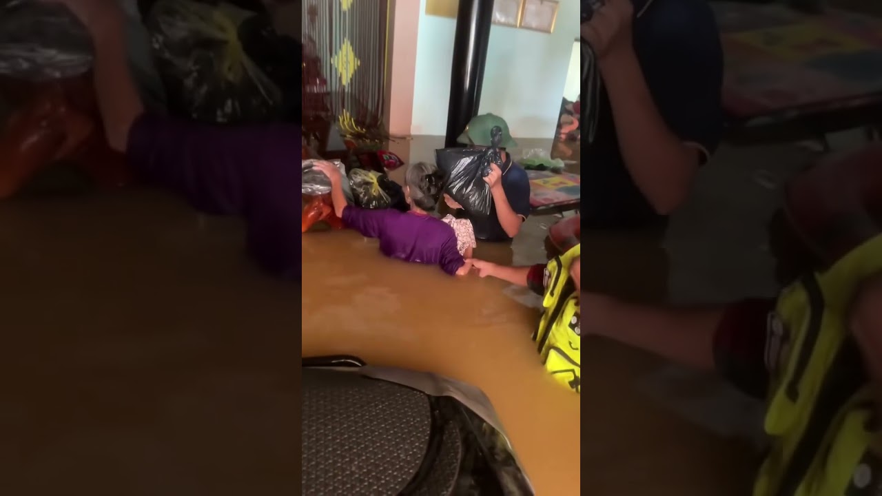 Miền Trung kiên quyết ở lại dù lũ dâng cao 🌊