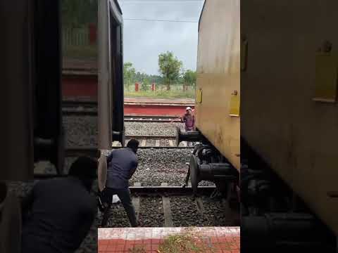 Railway Coupling: Dangerous Job 🚆