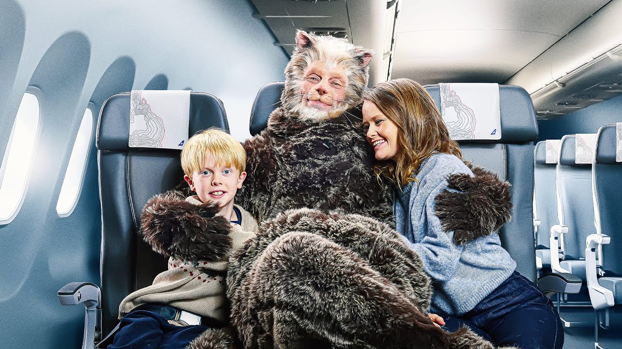 Fly Icelandair & Meet the Icelandic Yule Cat 🐱