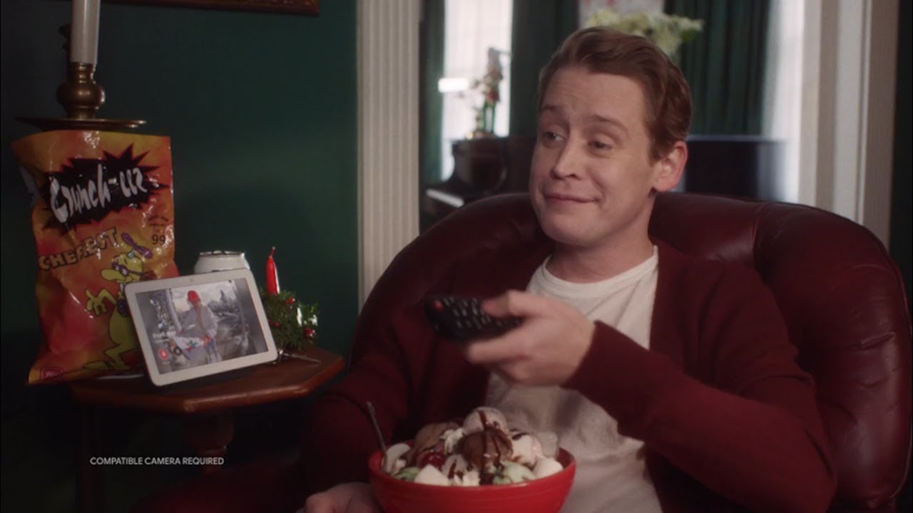 Home Alone Parody: Macaulay Culkin Recreates Kevin McCallister's Classic Moments π¬
