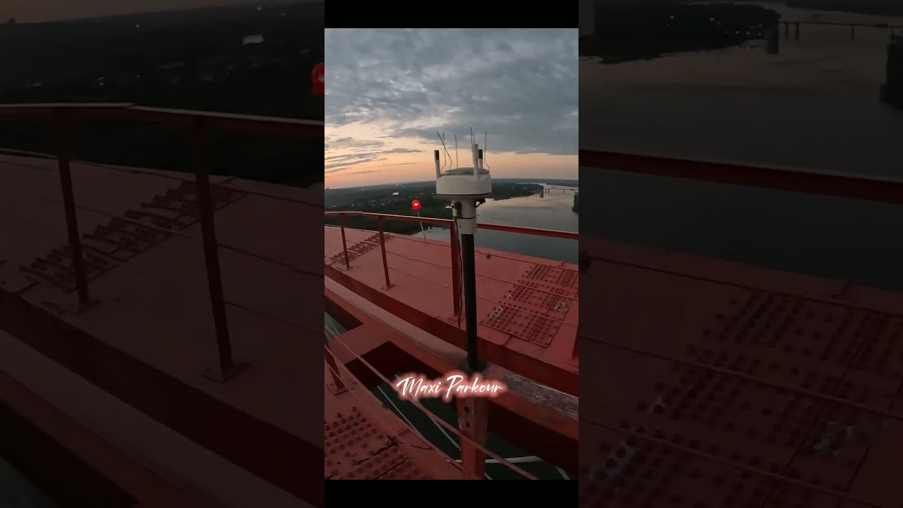 Залез на Бугринский мост и стал новостью 🚧