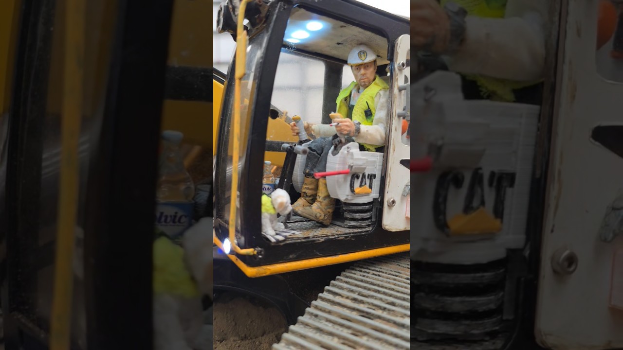 π Insane Detail on this RC Excavator! ππ€― #rc #construction #excavator
