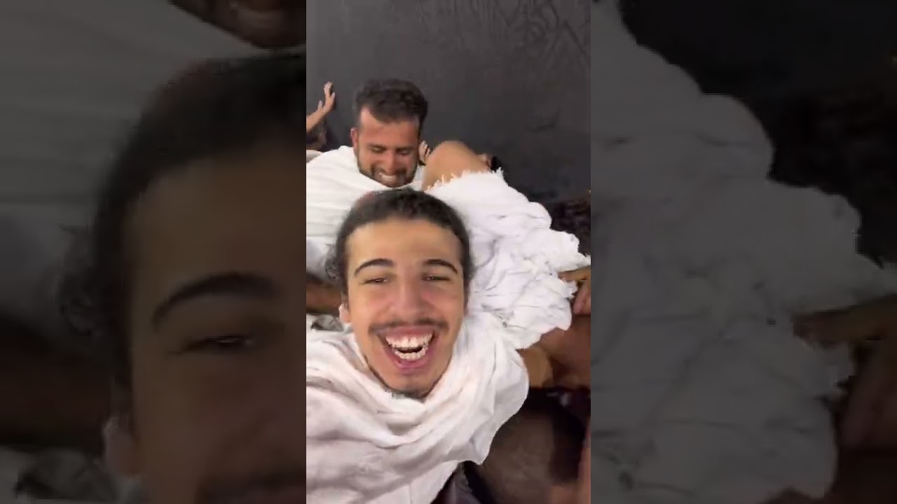 Rayan PSN Tente de Toucher la Pierre Noire à la Mecque