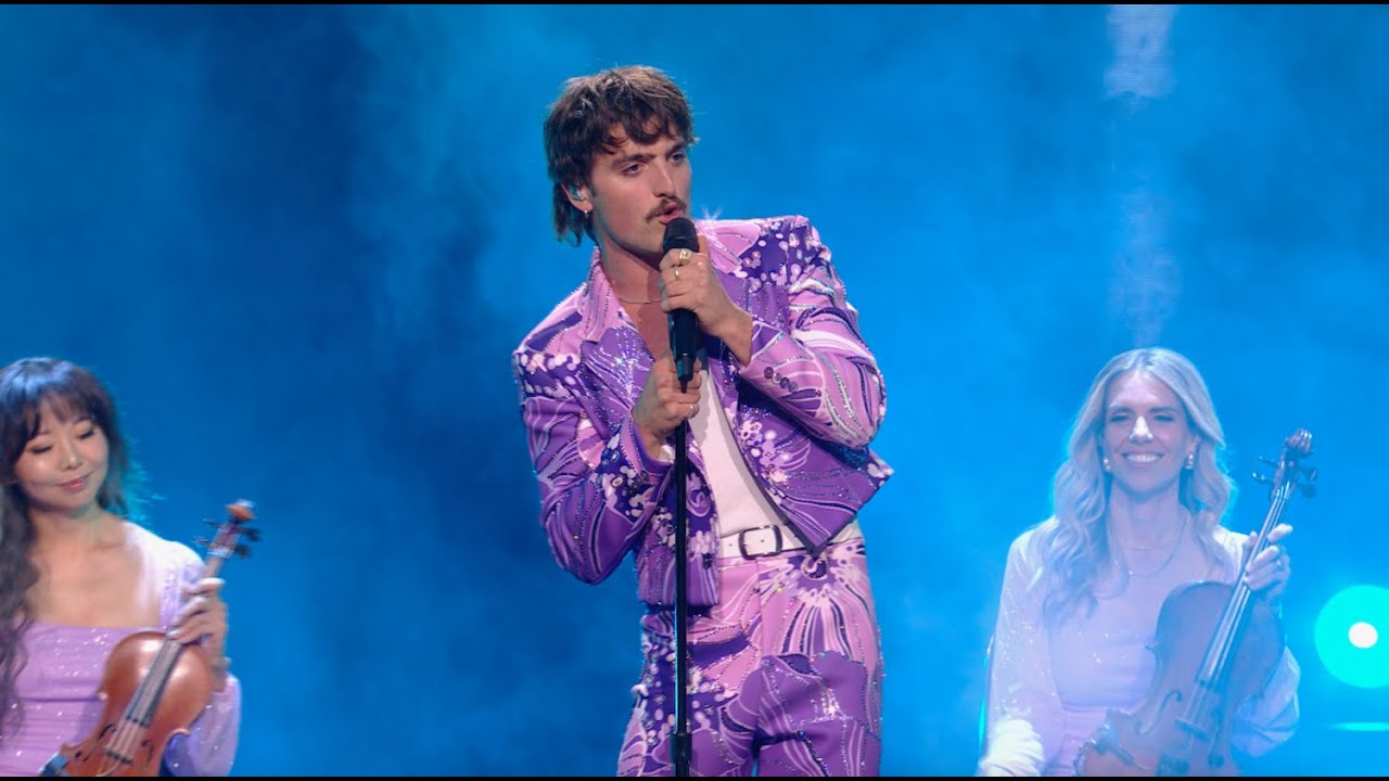 Benson Boone Performs 'Mystical Magical' Live at AMA 2025 π€