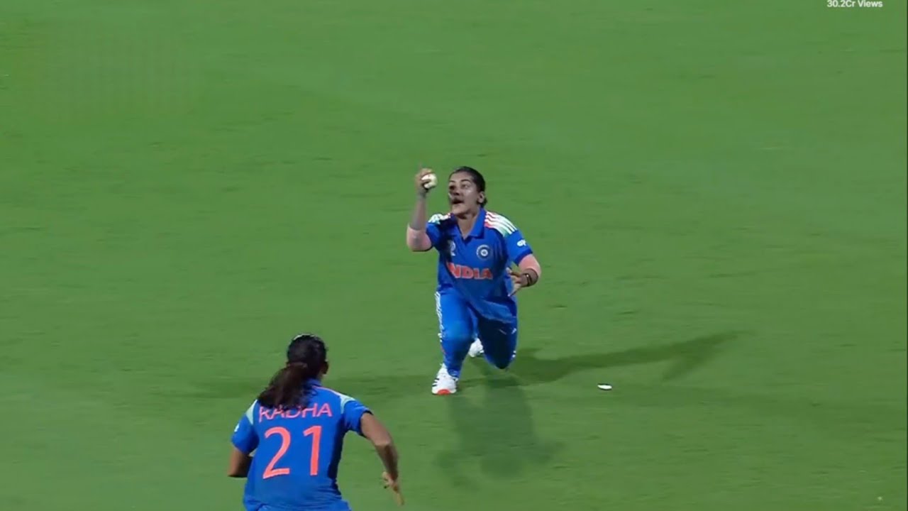 Unbelievable Catch! Amanjot Kaur's Winning Play to Dismiss Laura Wolvaardt in Women's World Cup Final 🏆