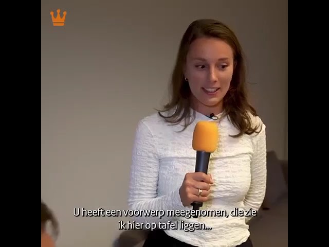 Het Zwaard van Damocles: Een Symbolisch Kunstwerk in het Ministerie van Binnenlandse Zaken ⚔️