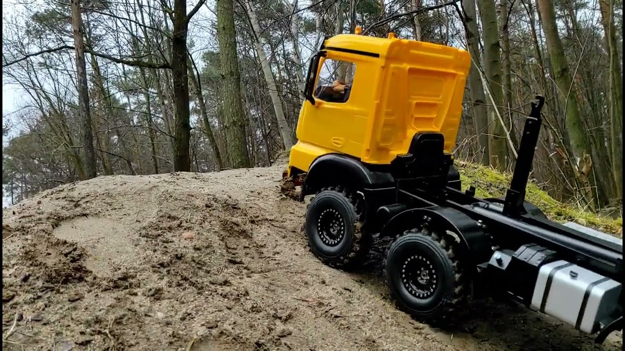 Mercedes Arocs 8x8 Heavy-Duty Truck 1:10 Model 🚧