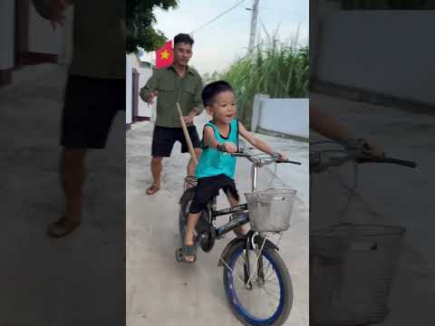 Cậu Bé Lùn Tippi Lần Đầu Tập Đi Xe Đạp - Tippi TV #tippitv