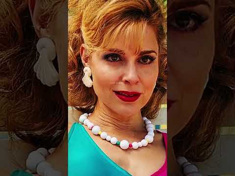 Cara Buono on the Pool Scene in Stranger Things #movie