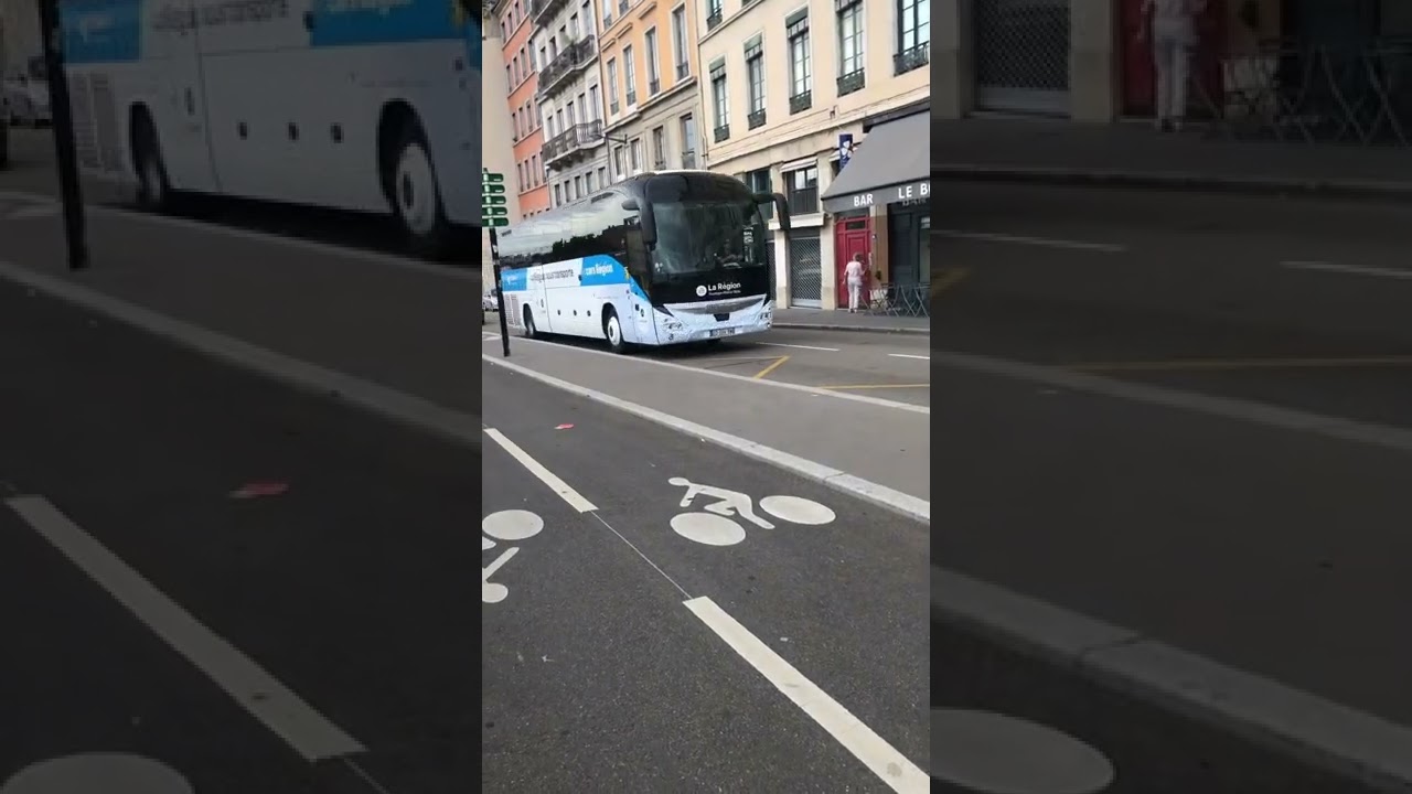 Passage d’un Car Région à Vieux Lyon 🚍