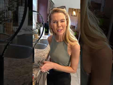 Kitchen hack is easy and clean! 🍅