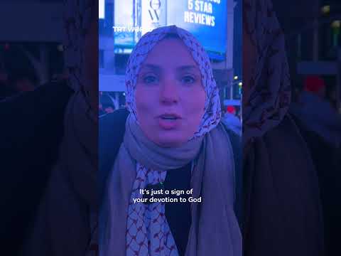 Muslims hold Tarawih prayers in New York’s Times Square