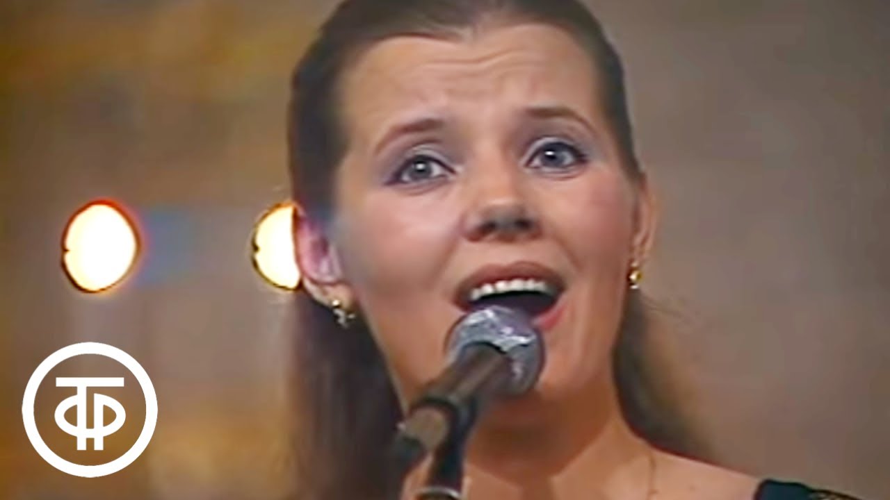 Людмила Сенчина исполняет хиты 1980 года — «Любовь настала» 🎶