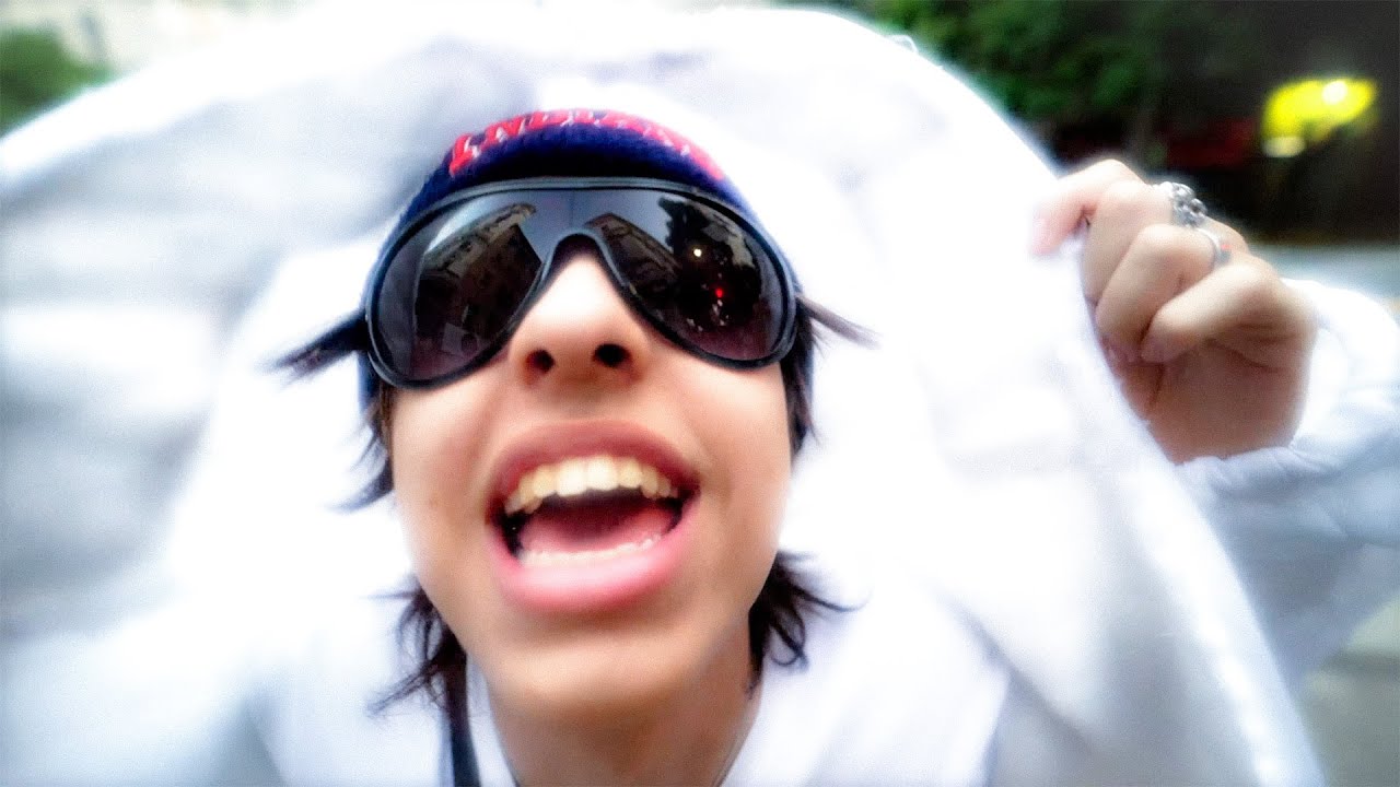 LOLO - A Tu Modo (Official Video)