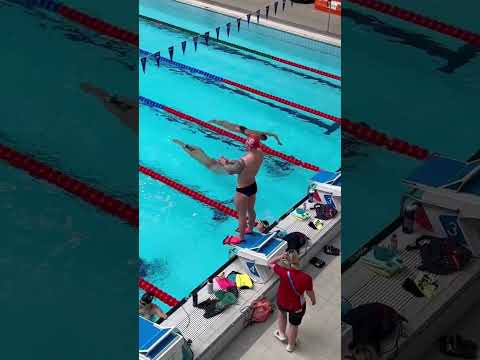 Even #swimming champions need a push a sometimes 😂💪