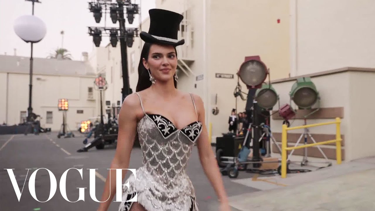 Kendall Jenner Debuts 'Moulin Rouge' Look at Vogue World 🎭