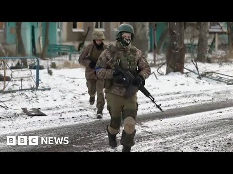 Ukraine frontline fighting: Russian forces attack Vuhledar - BBC News