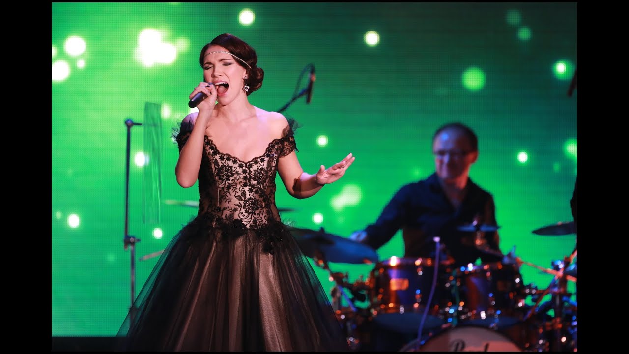 Kamila Nývltová představuje novou vánoční píseň 'Stačí přát si víc' 🎶