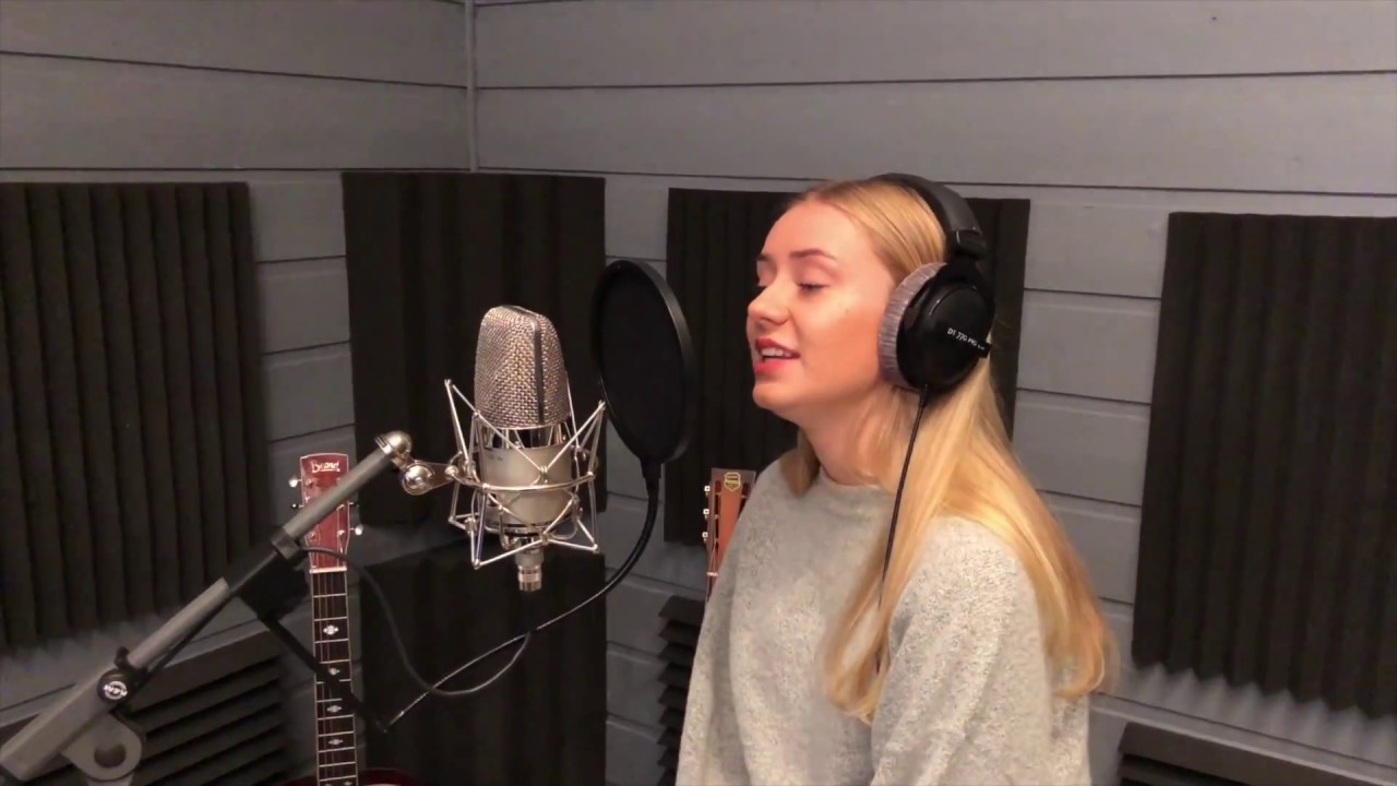 Gunn Marit Kvåle's Stunning Acoustic Cover of 'Gone In a Flash' 🎶
