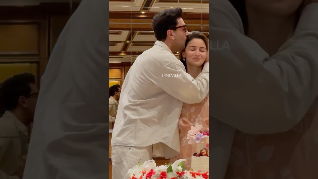 Ranbir Kapoor KISSES Alia Bhatt During Her Birthday Celebration 🥹| #shorts #bollywood #couple #love