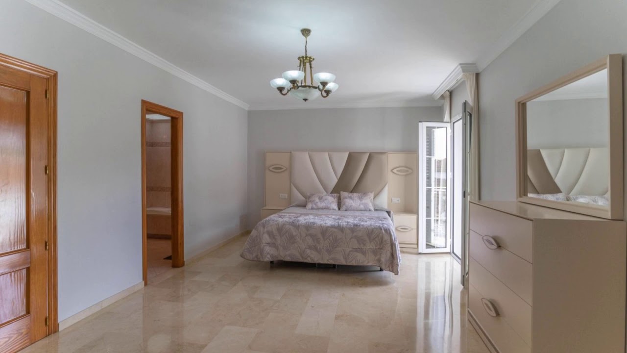 Casa con Garaje y 2 Terrazas en Alhaurín el Grande 🏡