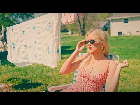 Elizabeth Nichols - Mama (Official Lyric Video)