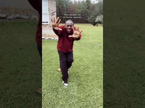 How people fall in horror movies 😂
