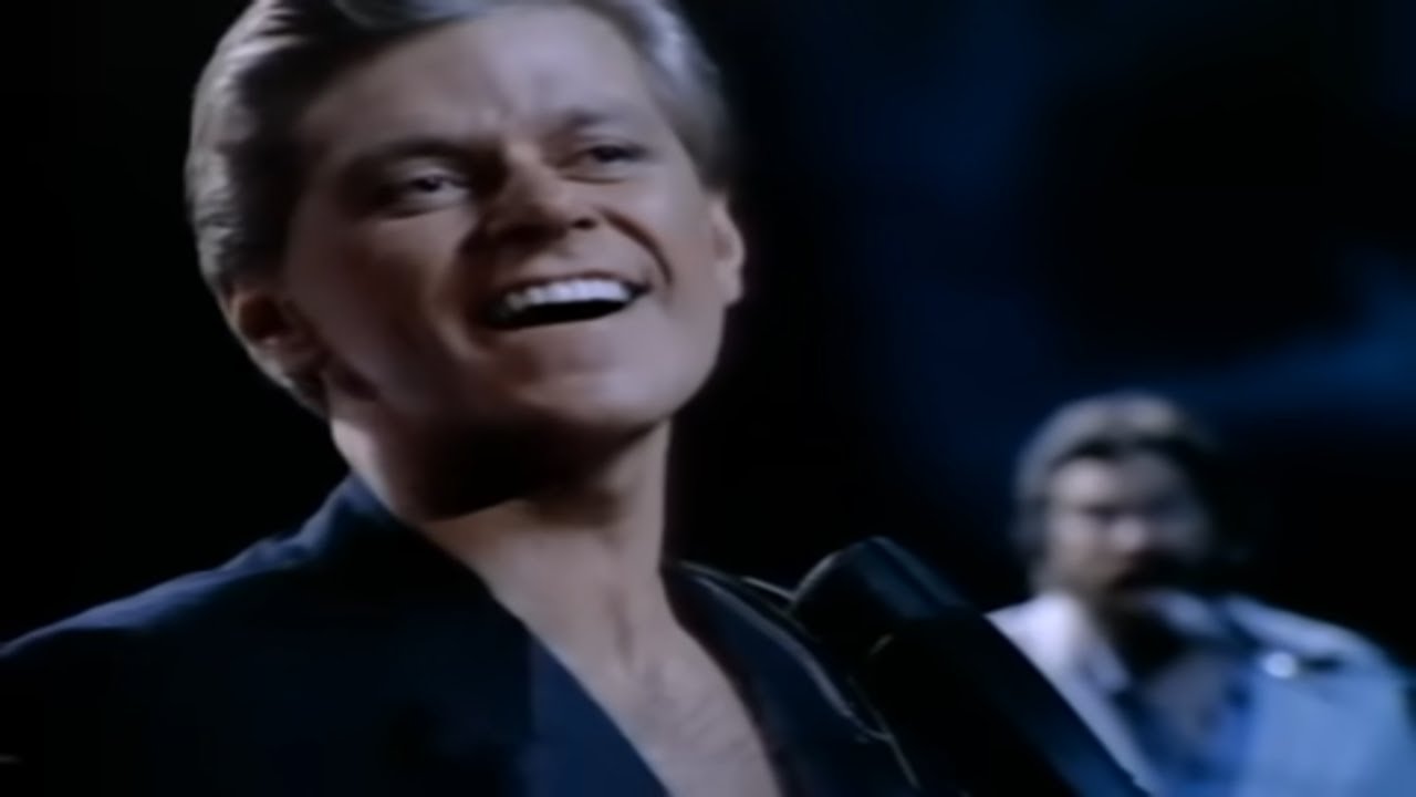 Chicago - Hard To Say I'm Sorry 🎶 Official Music Video (1982)