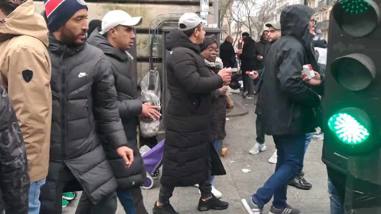 Crise à Barbès-Rochechouart : Vendeurs à la sauvette et tensions le 14 décembre 2024 🇫🇷