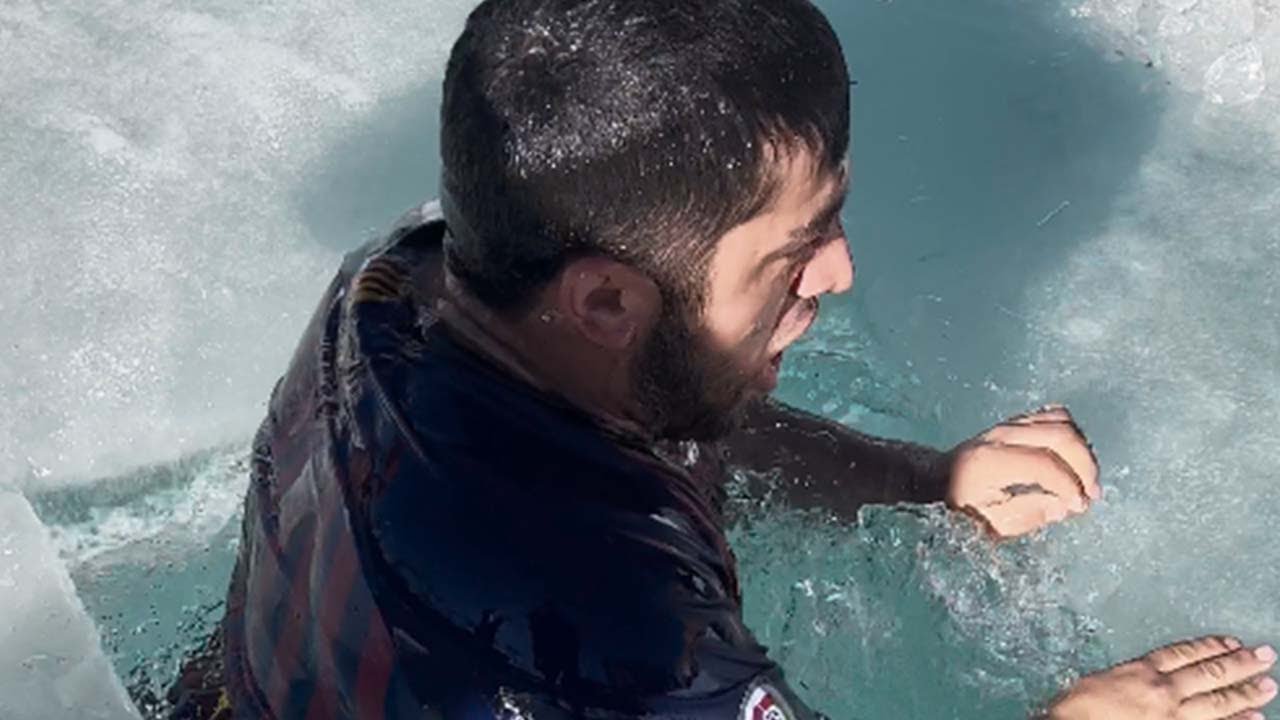 Man Swims in Extreme Cold Water ❄️