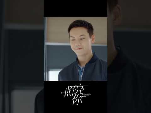 女孩撒嬌求安慰,男友竟將她撲倒!!#照亮你 #ADateWithTheFuture #陳偉霆 #章若楠 #中國電視劇 #chinesedrama #都市 #愛情 #燃愈