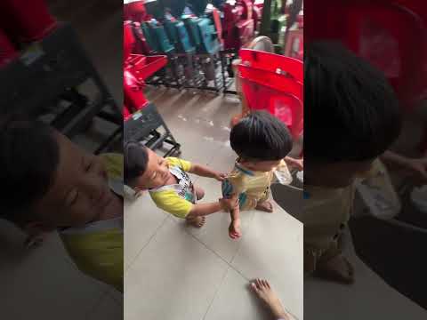 Twins boy running together #twinsbaby #twinbrothers #running