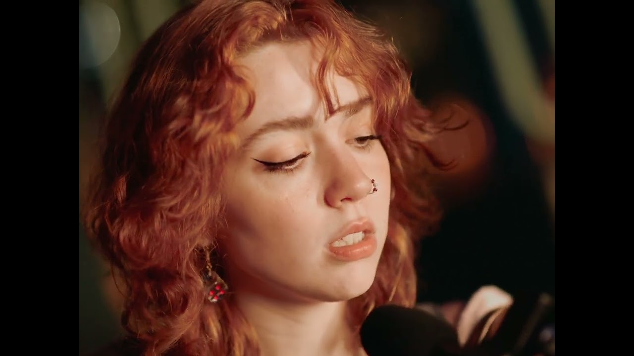 Laura Elliott - Blue (Acoustic) ๐ถ