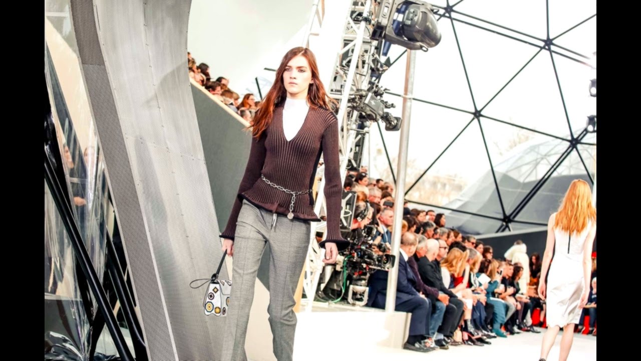 Louis Vuitton Fall Winter 2015/2016 Fashion Show ✨