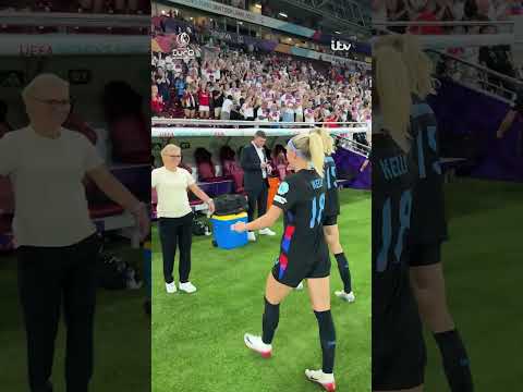 Sarina dishing out the post-match hugs 🙌