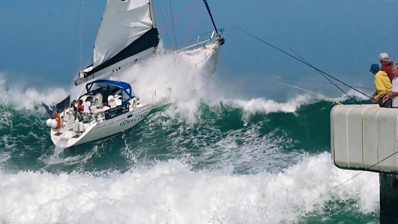 Spectaculaire Vagues au Phare de Capbreton : Les Skippers Face à la Nature Impressionnante 🌊
