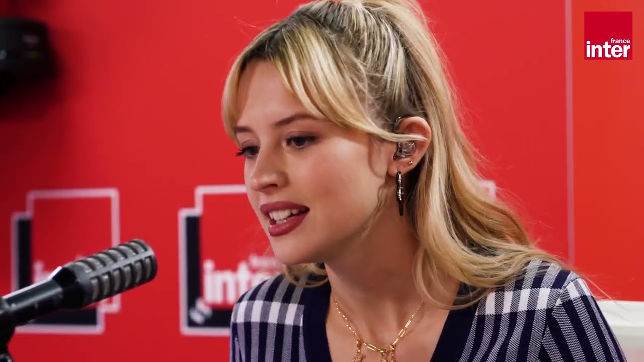 Carte Blanche : Angèle interprète 'Pour que tu m'aimes encore' lors de l'émission Boomerang